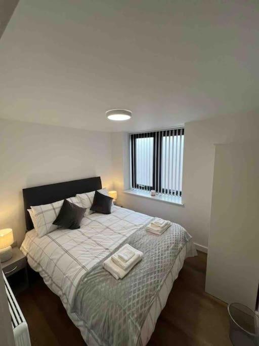 Apartamento Newly Built 2 Bed Flat In The Heart Of Leek Exterior foto