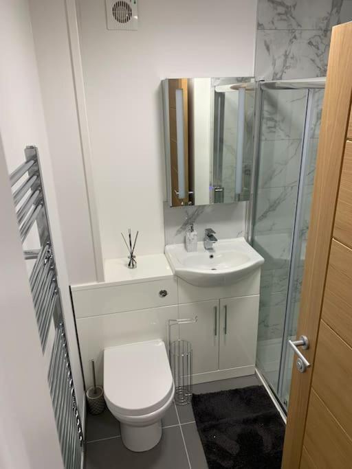 Apartamento Newly Built 2 Bed Flat In The Heart Of Leek Exterior foto